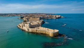 Castello Maniace, gioiello siciliano affacciato sul mare