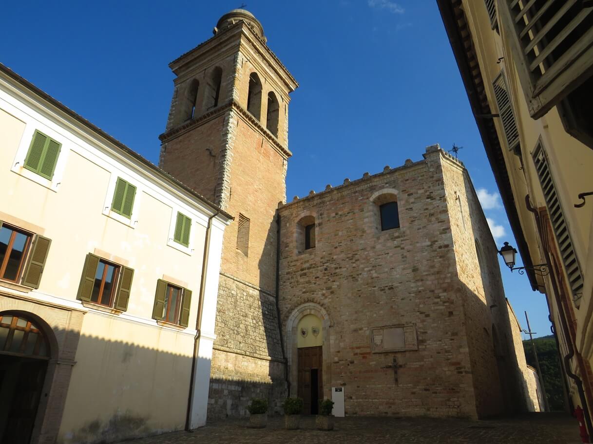 Nocera Umbra il portale della Concattedrale dell'Assunta