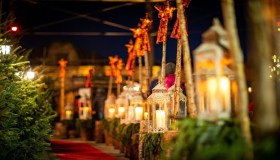 La solenne fortezza di pietra si veste di atmosfera natalizia