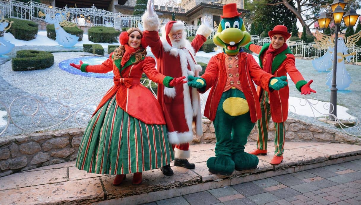 Feste di Natale: i parchi dei divertimenti diventano magici
