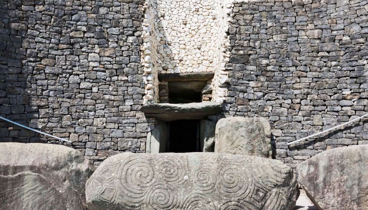 Newgrange nella contea di Meath, Irlanda