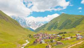Alla scoperta di Ushguli, villaggio incantato tra le montagne