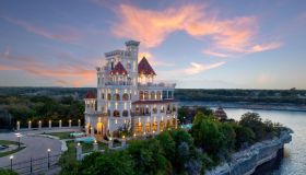 Come in una fiaba: questo castello può diventare la tua dimora