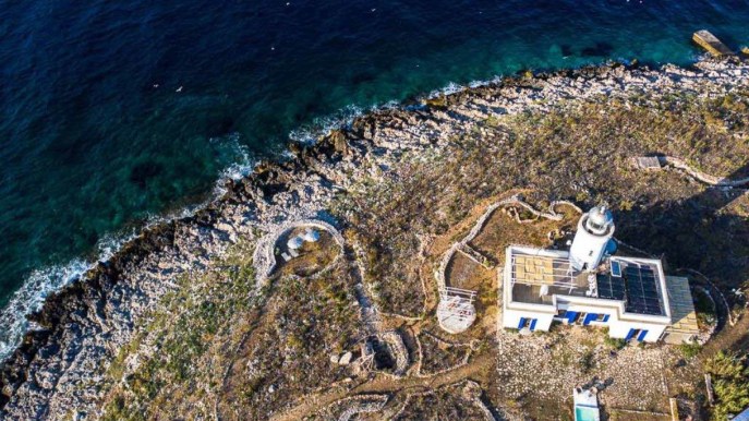 Dormire in un faro, su un’isola selvaggia e solitaria, con la tua dolce metà