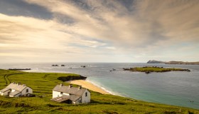 AAA: isola remota cerca coppia di guardiani