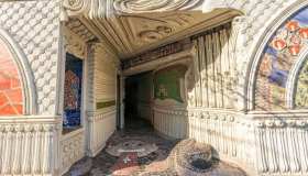 Tra i grattacieli di Tokyo si nasconde un palazzo da fiaba