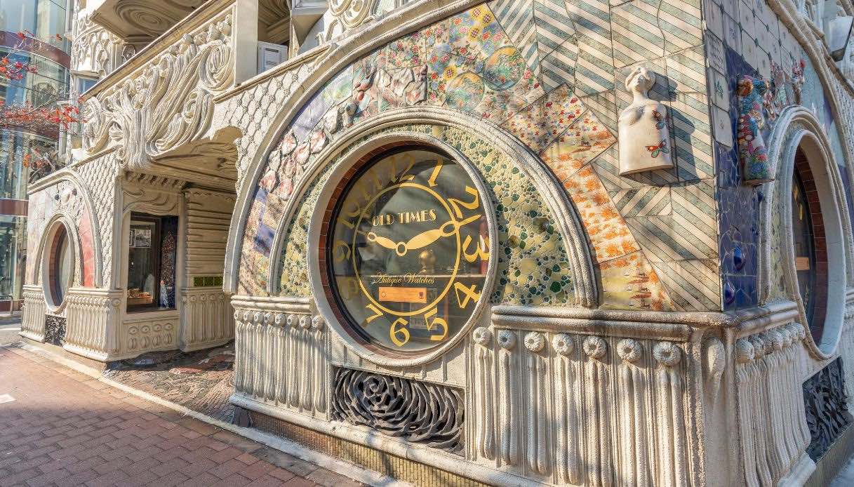 Waseda El Dorado: il palazzo fiabesco tra i grattacieli di Tokyo