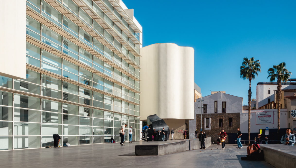 Il MACBA che si trova nel quartiere El Raval a Barcellona