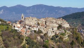 Stroncone, il borgo arroccato su di un colle olivato