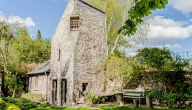 Questa antica colombaia è stata trasformata in un rifugio da sogno