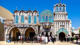 Stanno per aprire i parchi divertimento: le date e le novità