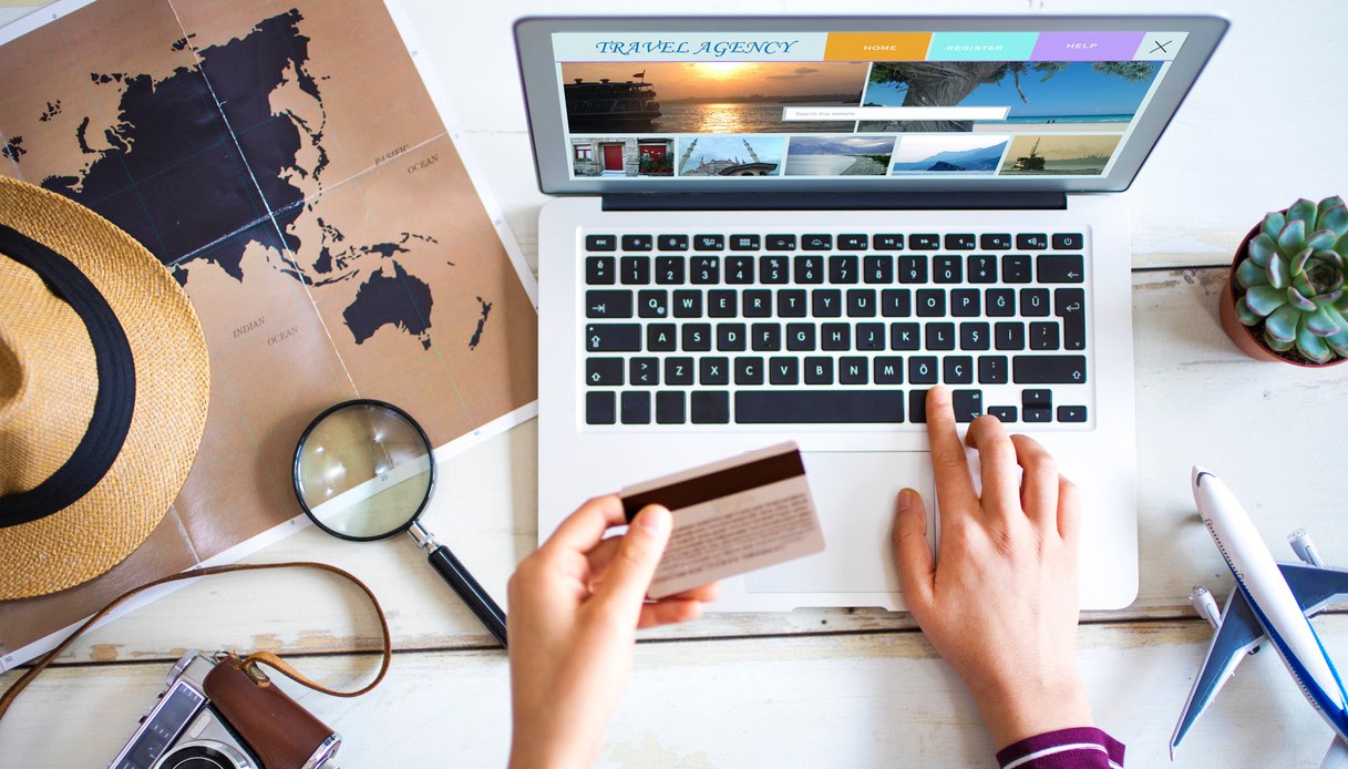 Prenotare online in tutta sicurezza: le raccomandazioni della Polizia di Stato