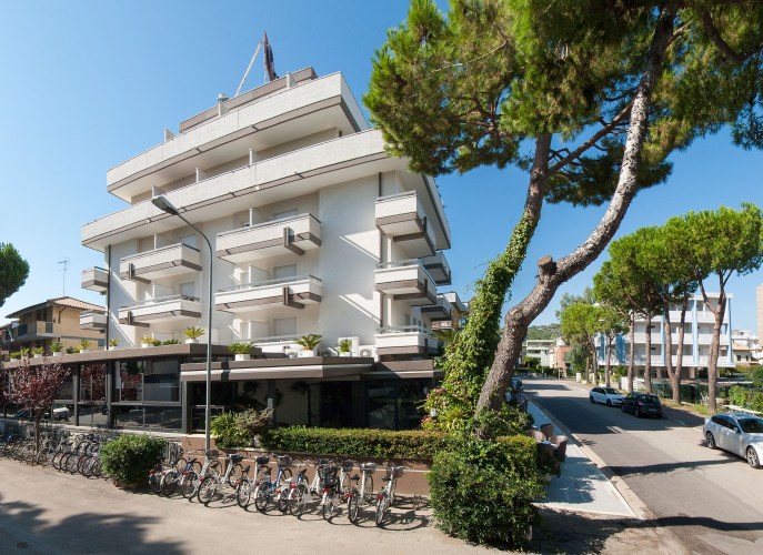 Clipper Hotel & Residence