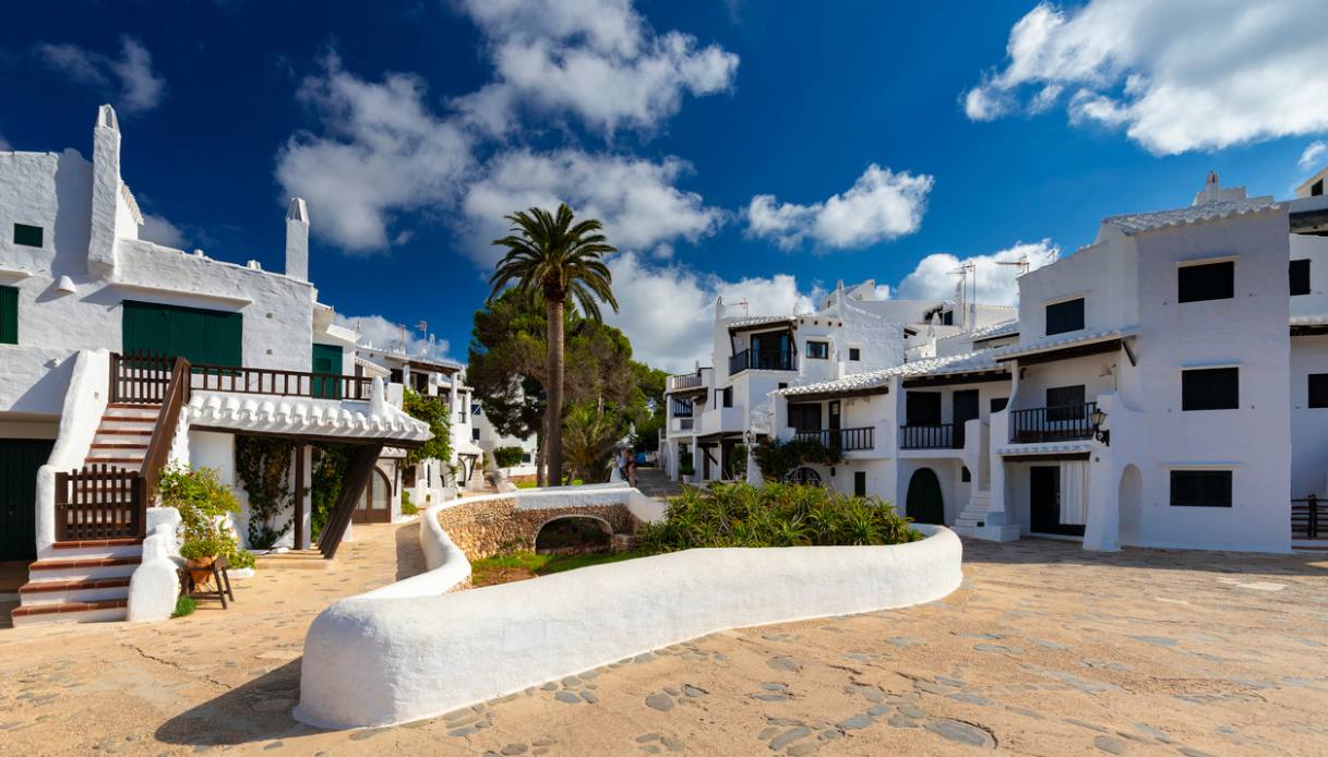 Binibeca Vell, il villaggio spagnolo che vuole chiudere per colpa del turismo