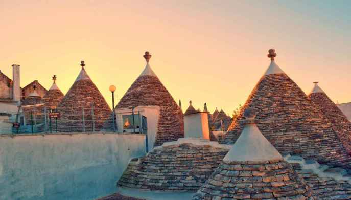 I Trulli di Alberobello al tramonto