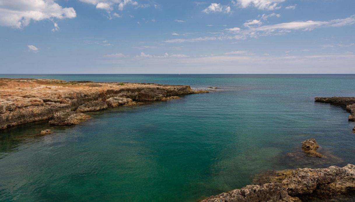 Sole, sabbia e mare: le migliori spiagge di Ostuni per una vacanza in famiglia