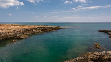 Sole, sabbia e mare: le migliori spiagge di Ostuni per una vacanza in famiglia