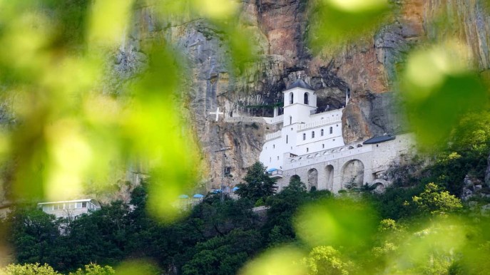 Il Monastero di Ostrog: un viaggio nel cuore spirituale del Montenegro
