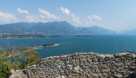 Rocca di Manerba: panorami e spiagge selvagge sul Lago di Garda