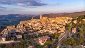 Radicondoli, il borgo che punta su un turismo dedicato alla geotermia