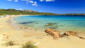 Rena Majori, la spiaggia variopinta della Sardegna