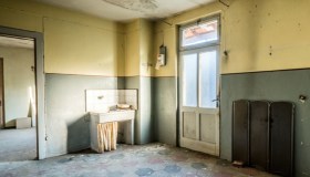 Il lato oscuro delle case vacanze in affitto: sporcizia, telecamere nascoste e costi extra