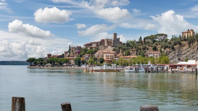Passignano sul Trasimeno, con un patrimonio artistico e architettonico millenario