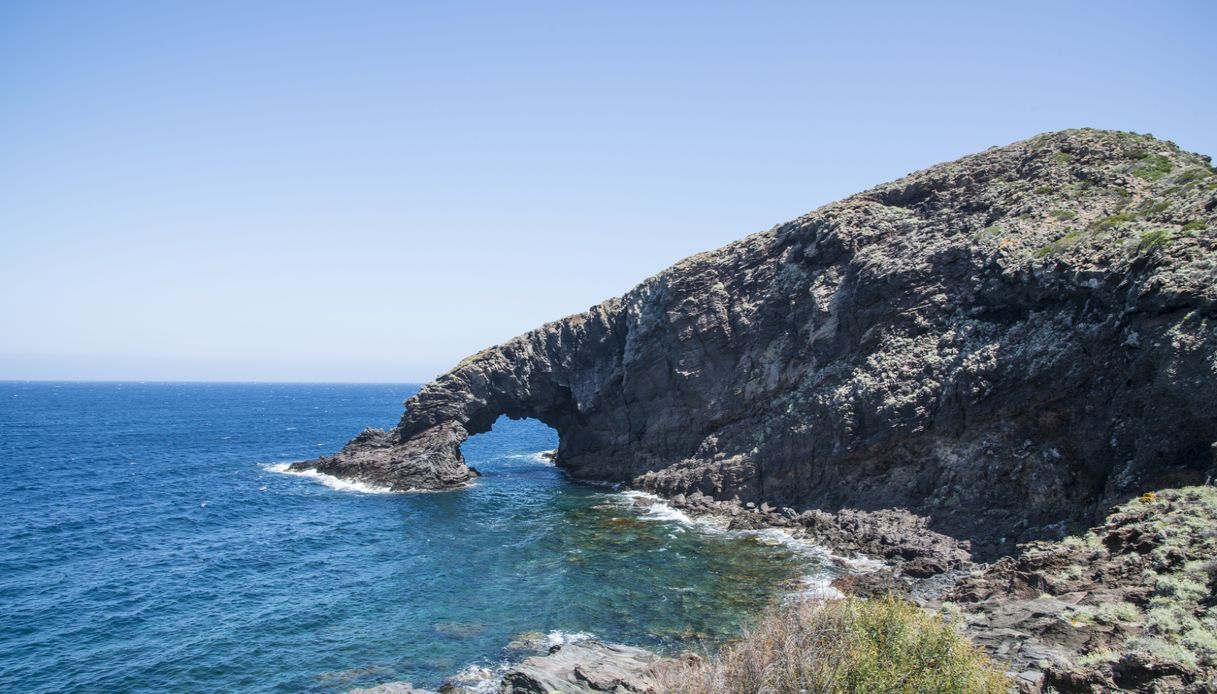 La costa di Pantelleria